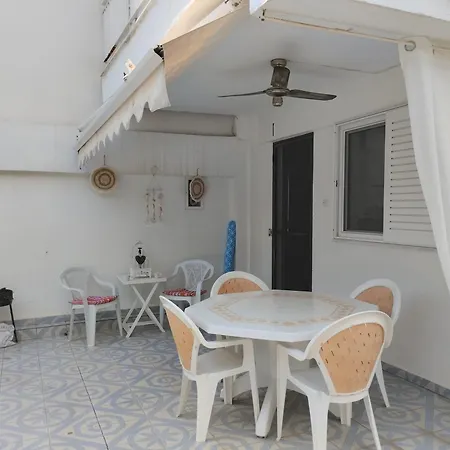 7 Seas House *